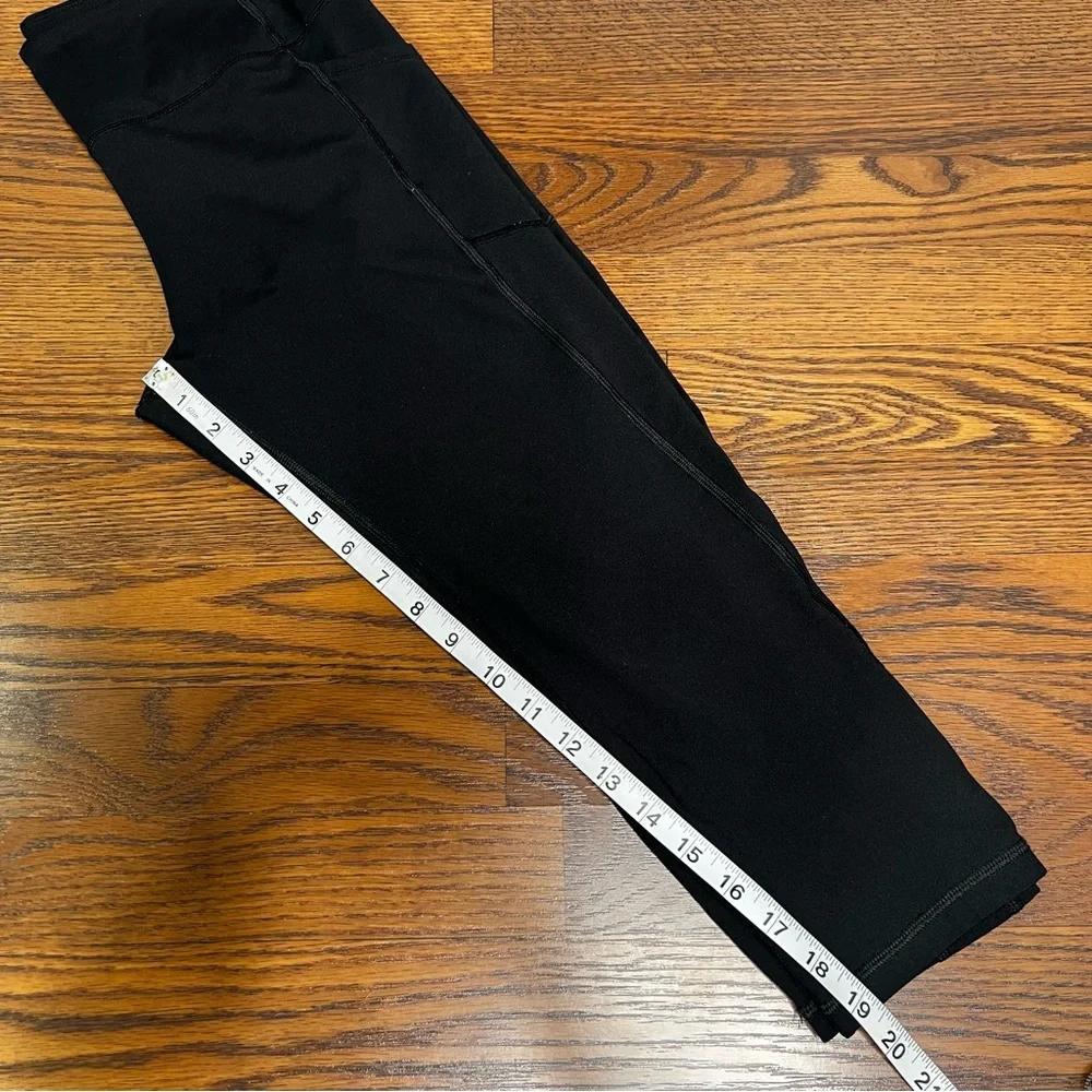 GAP Cropped Leggings in black size Large (measurements included)